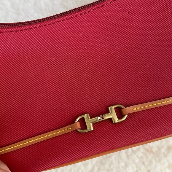 ‼️SOLD ON DEPOP‼️Tommy Hilfiger mini shoulder bag - Picture 2 of 7